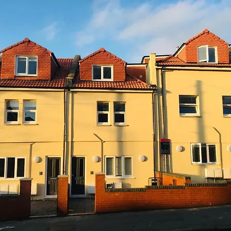 Fishponds 355b Apartment *