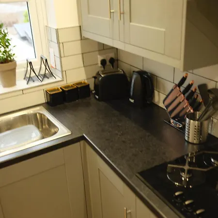 Fishponds 355b Apartment *